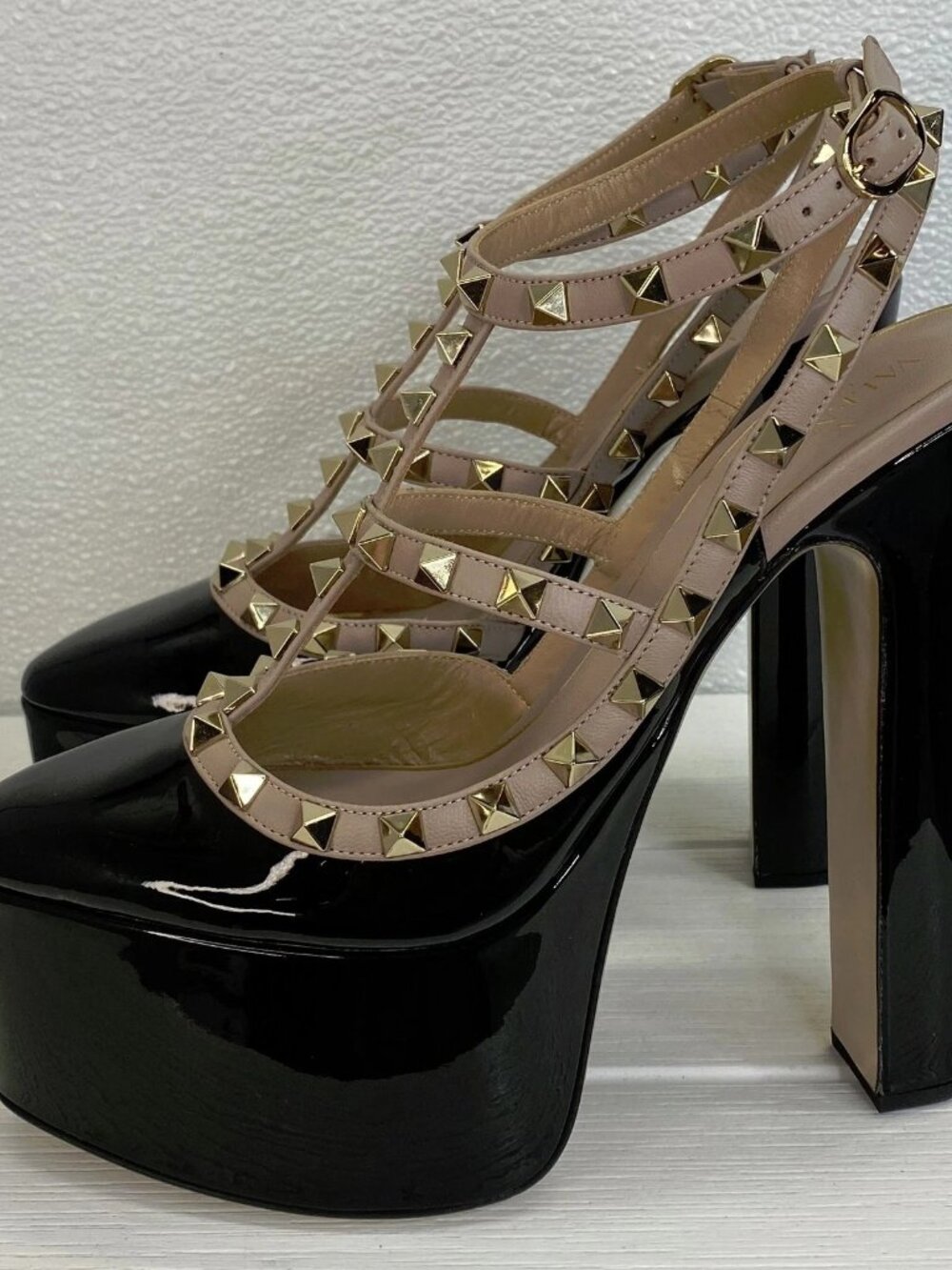 Valentino Garavani Rockstud Cage Womens Size 8 Patent Leather Block Heel Pumps - Picture 9 of 14